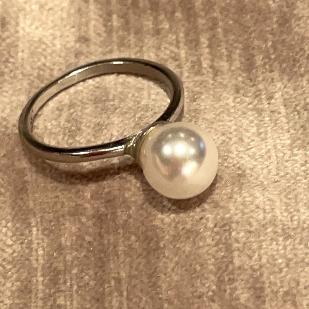 Pearl Ring in Silvertone Size 7